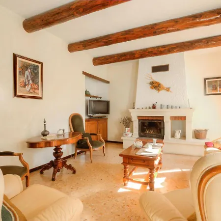Holiday home De La Roque By Interhome Althen-des-Paluds