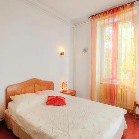 De La Roque By Interhome Althen-des-Paluds
